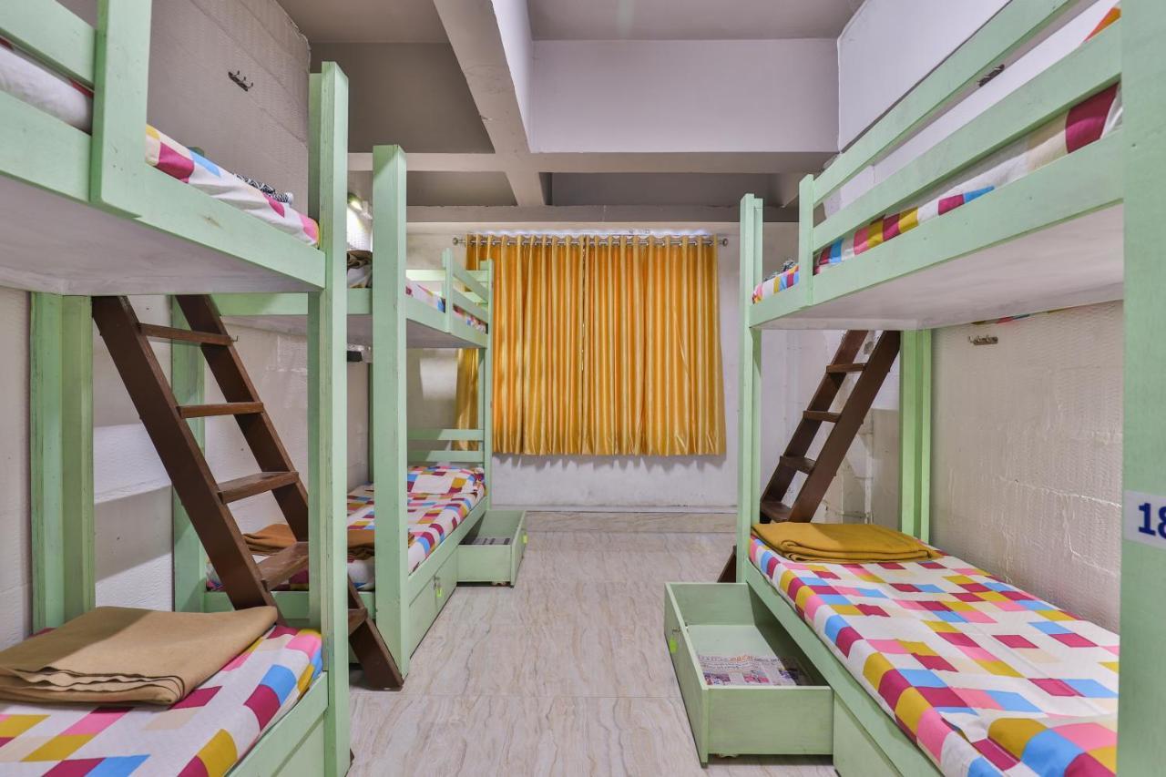 Oscar Dormitory Ahmedabad Eksteriør bilde